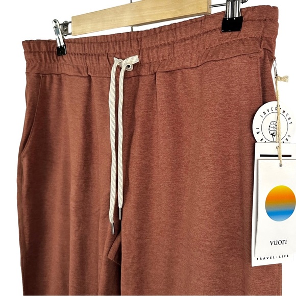 VUORI Performance Jogger in Marsala - Picture 9 of 11